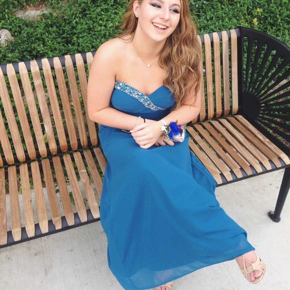 Prom dress for sale - Picture 2 of 2